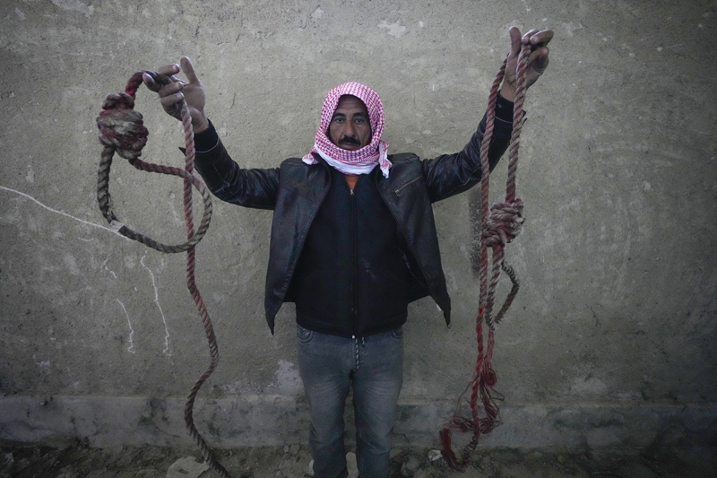One week into a new Syria, rebels aim for normalcy and Syrians vow not ...